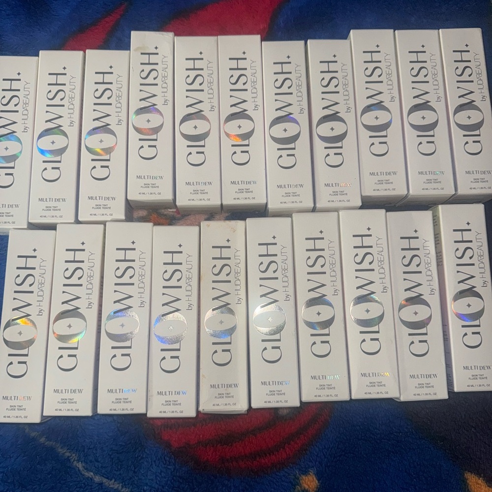 Huda Beauty Glowish Skin Tint